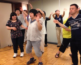 沖縄舞踊 (640x510) (640x510)